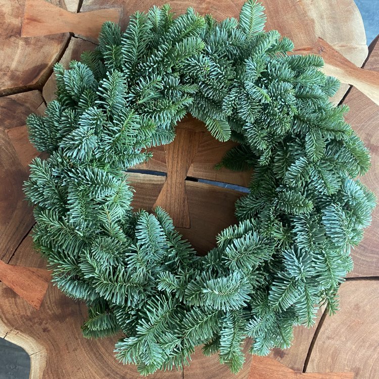 Vianočný veniec (Abies Nobilis) - slamený základ 45 cm, celkový vonkajší priemer 50-55 cm
